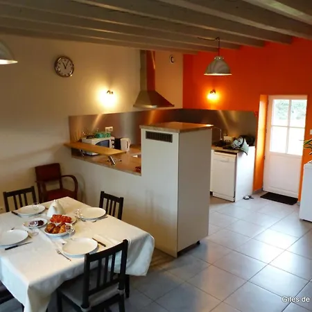 Vakantiehuis Maison Renovee Avec Jardin, Animaux Acceptes, Climatisation, Parking - Fr-1-489-36 Agonges